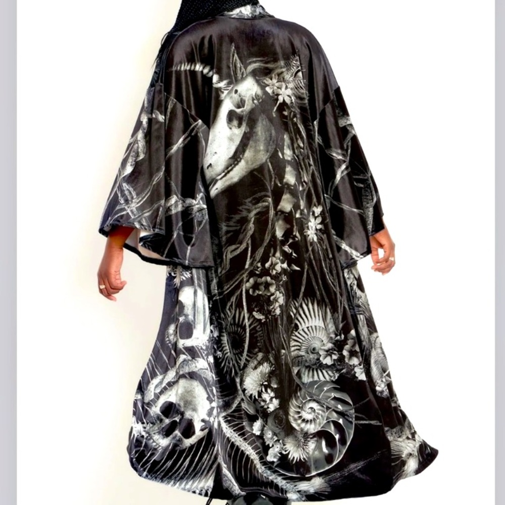 NWT Magic Death Unicorn velvet swan kimono. Unisex